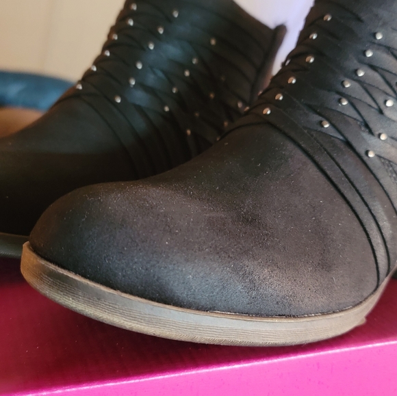 Booties - Picture 6 of 6